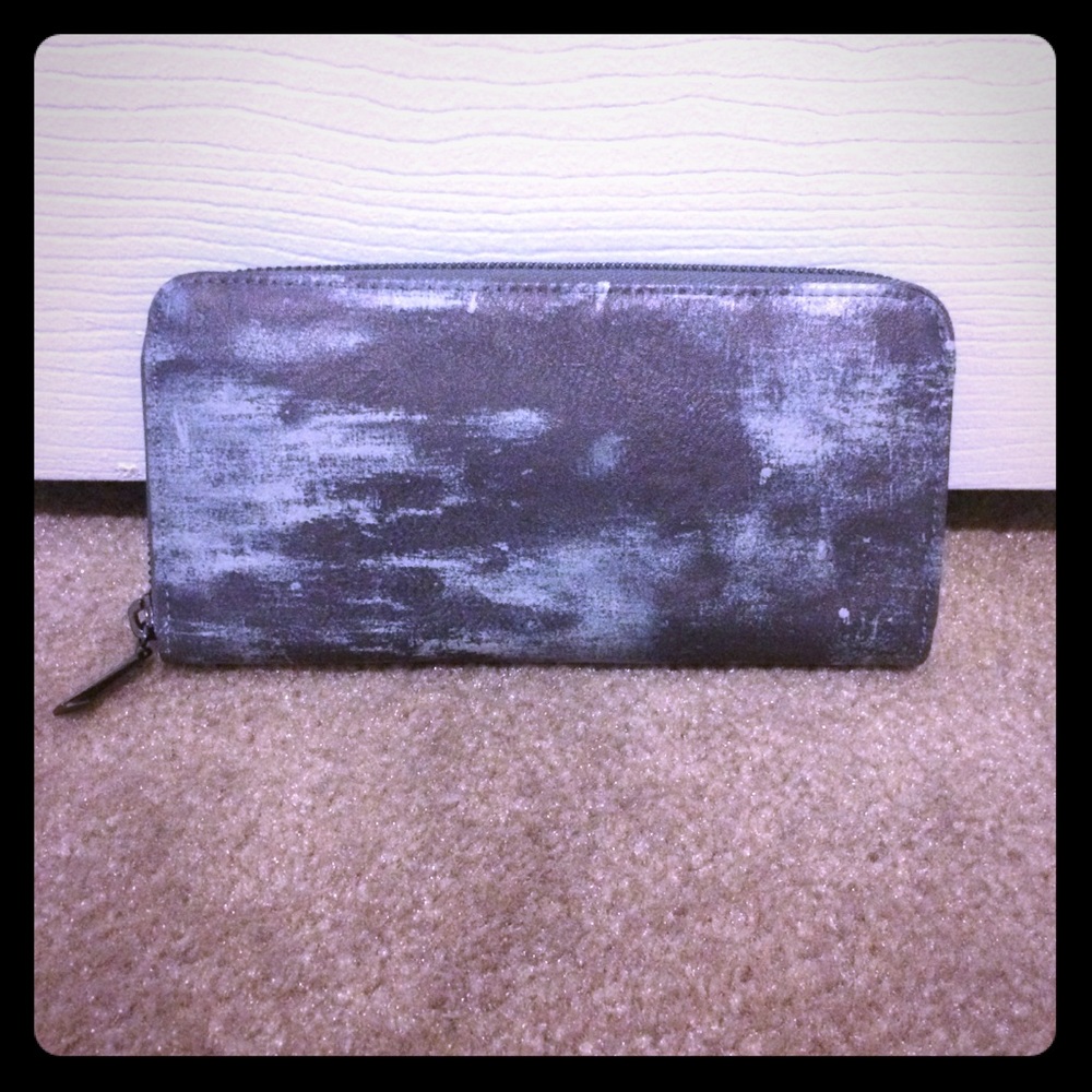 Gray & white patterned brand new wallet